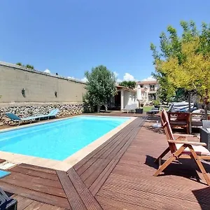 Avec Piscine Et 3 Ideale Groupe , Marseille France